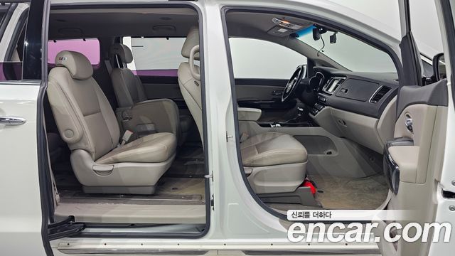 Kia Canival 2018 — photo 16