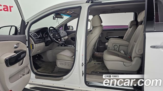 Kia Canival 2018 — photo 29