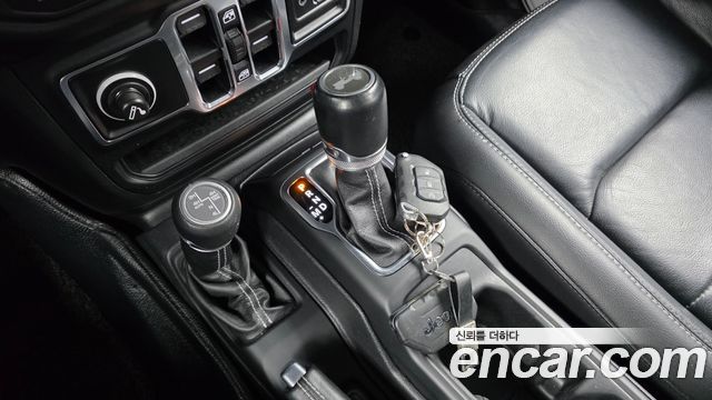 Jeep Wrangler 2020 — photo 12