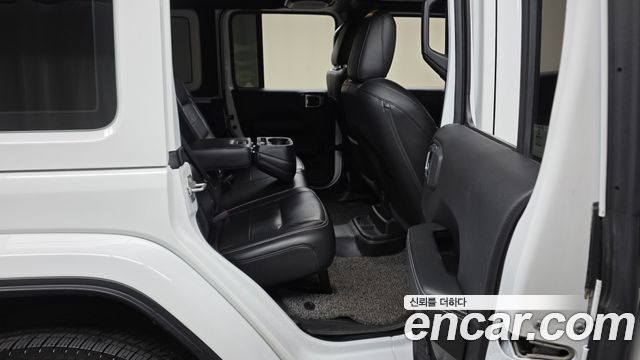 Jeep Wrangler 2020 — photo 17