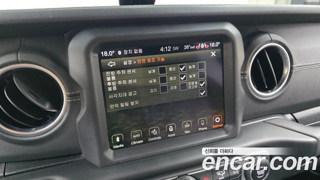 Jeep Wrangler 2020 — photo 22
