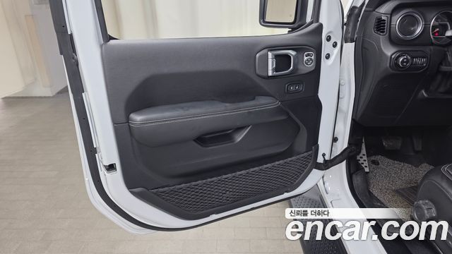 Jeep Wrangler 2020 — photo 14