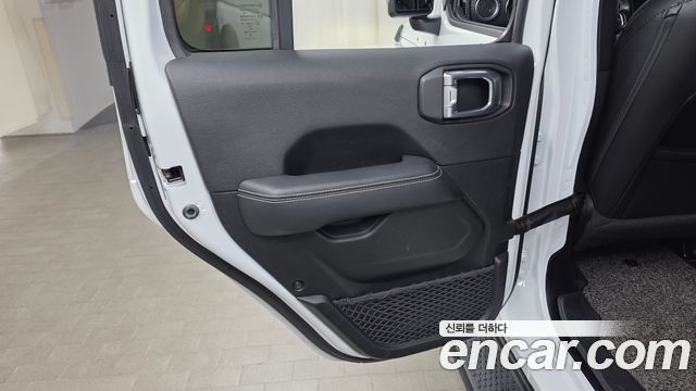 Jeep Wrangler 2020 — photo 15