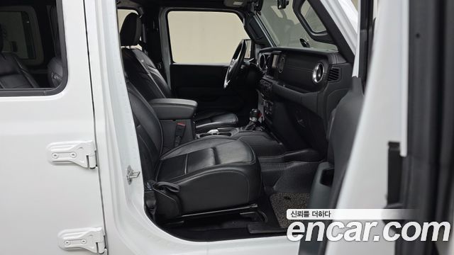 Jeep Wrangler 2020 — photo 16