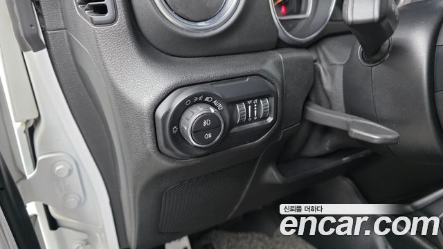 Jeep Wrangler 2020 — photo 27