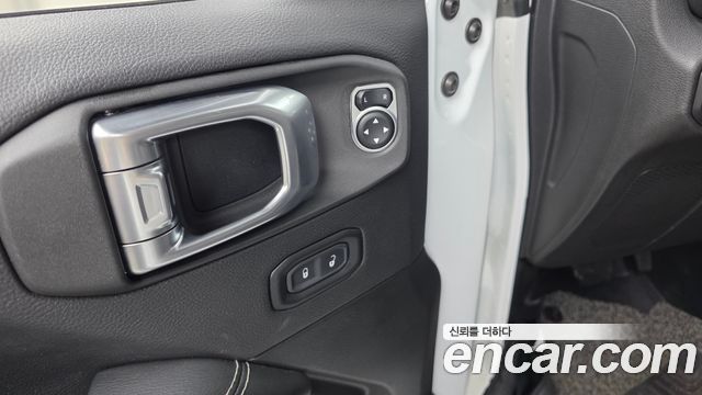 Jeep Wrangler 2020 — photo 28
