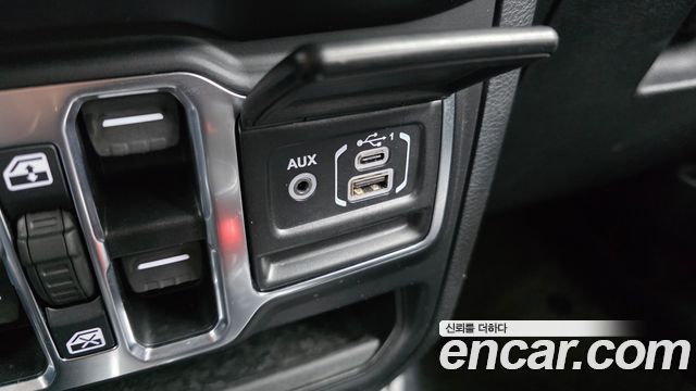Jeep Wrangler 2020 — photo 30
