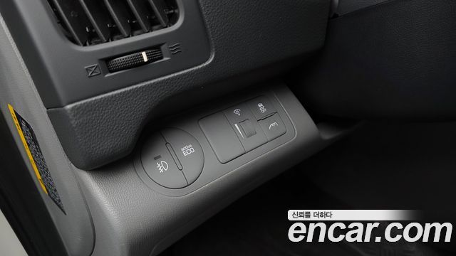 Hyundai Starex 2019 — photo 22
