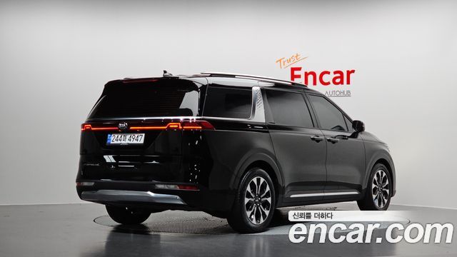 Kia Canival 2021 — photo 2