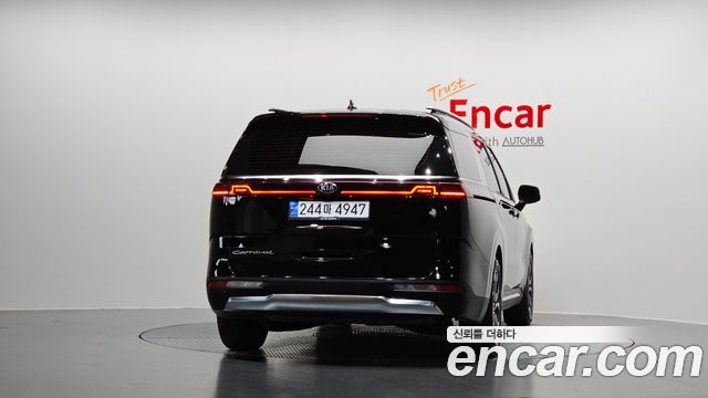 Kia Canival 2021 — photo 4