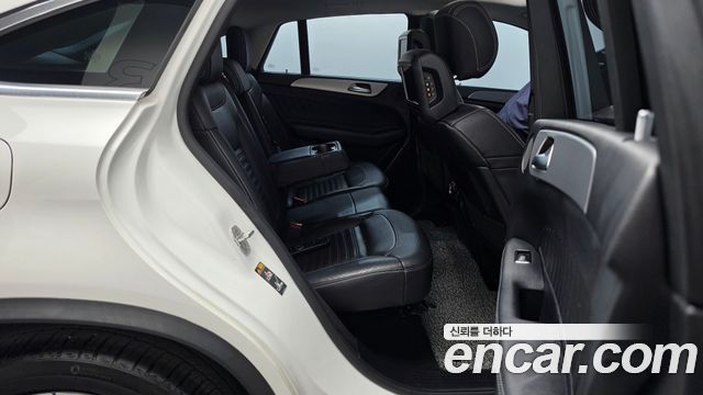 Mercedes-Benz GLE-Class 2017 — photo 11