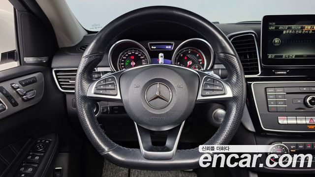 Mercedes-Benz GLE-Class 2017 — photo 13