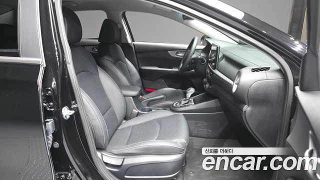 Kia K3 2022 — photo 17