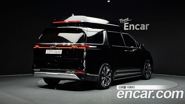 Kia Canival 2023 — photo 2