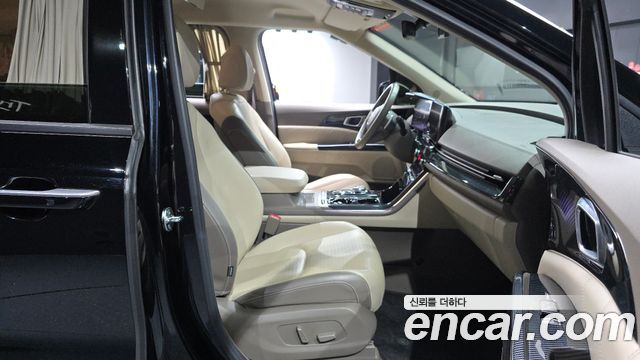 Kia Canival 2023 — photo 16
