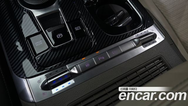 Kia Canival 2023 — photo 31