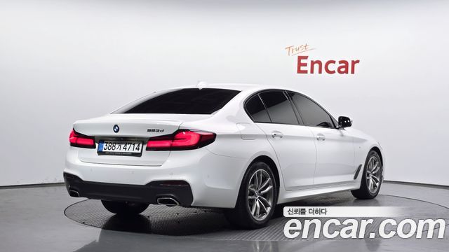 BMW 5-Series 2017 — photo 2