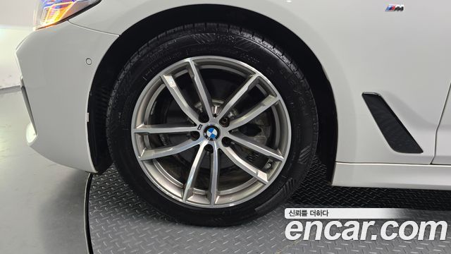 BMW 5-Series 2017 — photo 5
