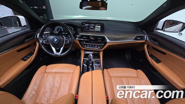 BMW 5-Series 2017 — photo 10