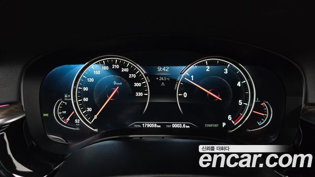 BMW 5-Series 2017 — photo 11