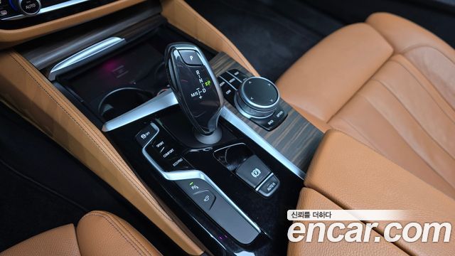 BMW 5-Series 2017 — photo 12