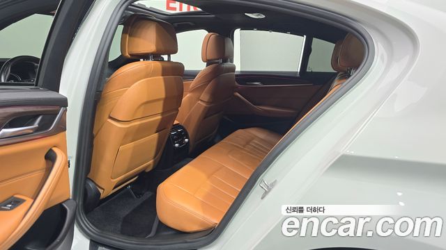 BMW 5-Series 2017 — photo 17
