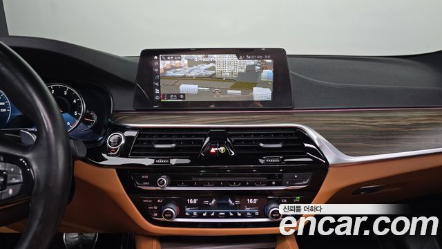 BMW 5-Series 2017 — photo 19