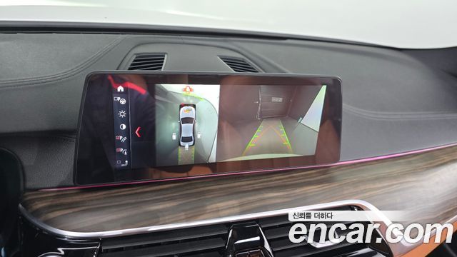 BMW 5-Series 2017 — photo 20