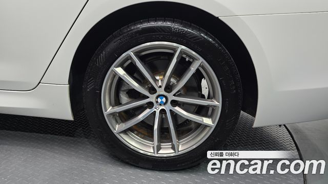 BMW 5-Series 2017 — photo 7