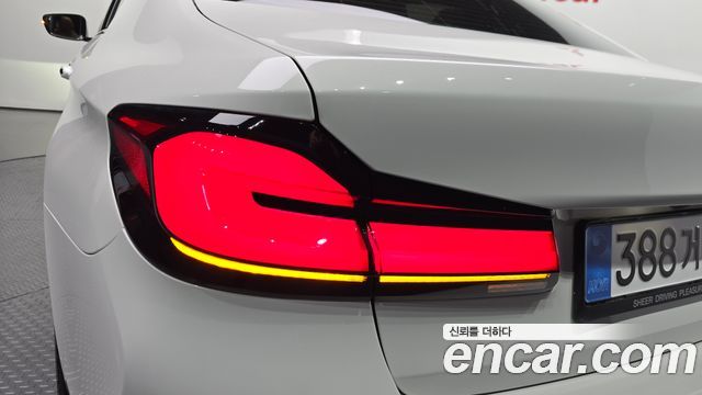 BMW 5-Series 2017 — photo 9