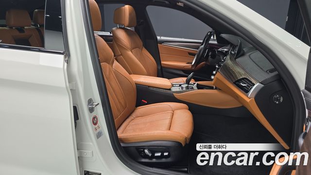 BMW 5-Series 2017 — photo 16
