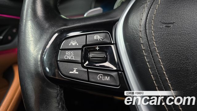 BMW 5-Series 2017 — photo 28