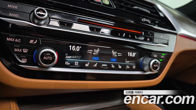BMW 5-Series 2017 — photo 29