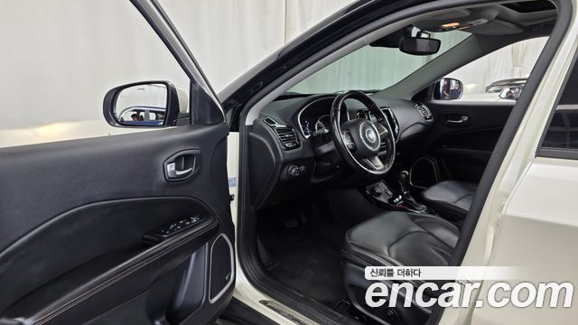 Jeep Compass 2019 — photo 13