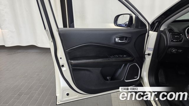 Jeep Compass 2019 — photo 14