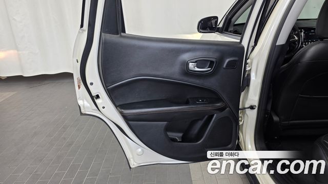 Jeep Compass 2019 — photo 15