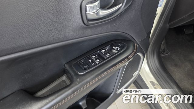 Jeep Compass 2019 — photo 27