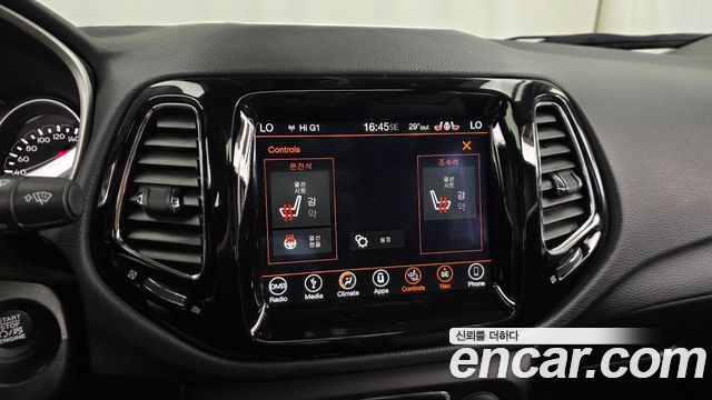 Jeep Compass 2019 — photo 28