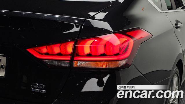 Genesis G80 2018 — photo 9