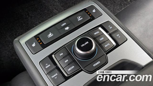 Genesis G80 2018 — photo 27