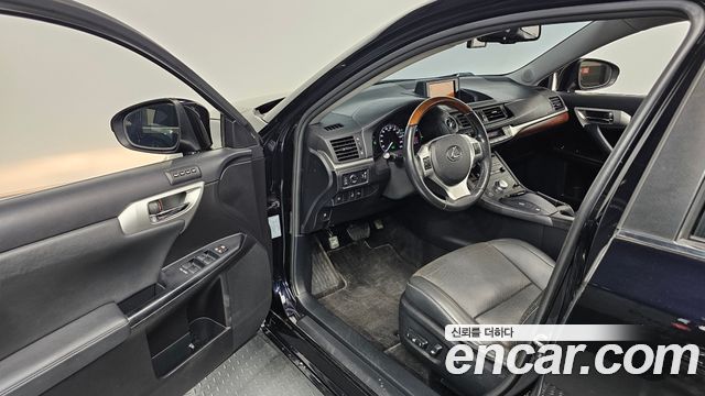 Lexus CT200h 2012 — photo 13