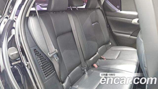 Lexus CT200h 2012 — photo 18