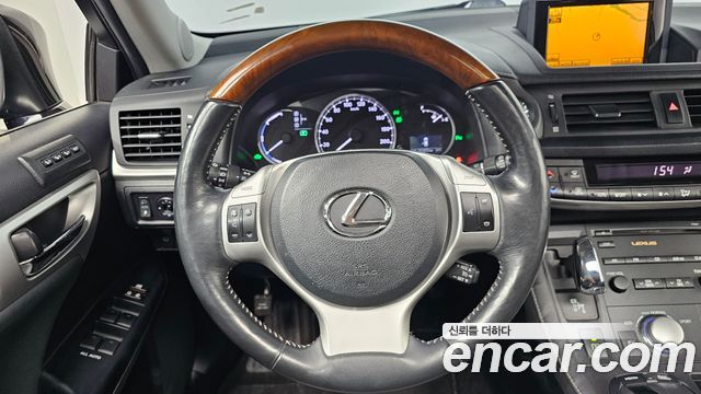 Lexus CT200h 2012 — photo 19