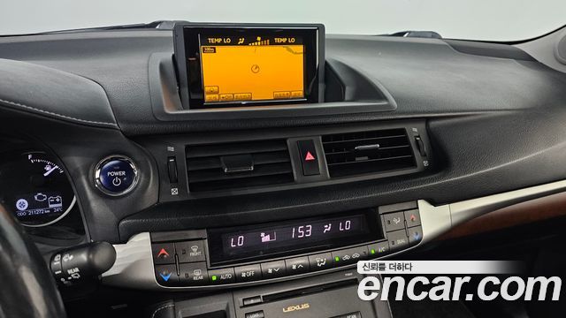 Lexus CT200h 2012 — photo 22