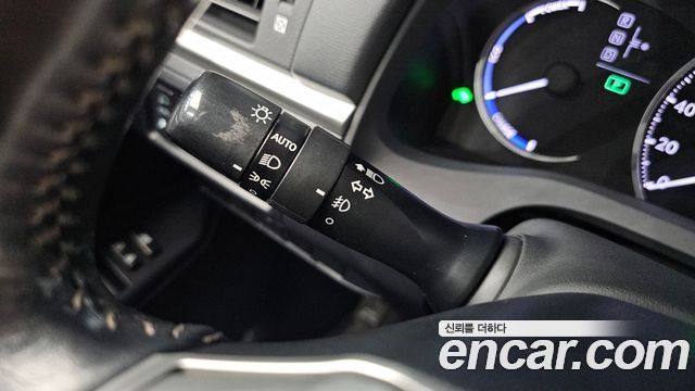 Lexus CT200h 2012 — photo 28