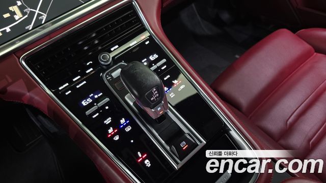 Porsche Panamera 2018 — photo 12