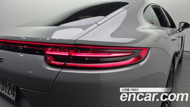 Porsche Panamera 2018 — photo 9