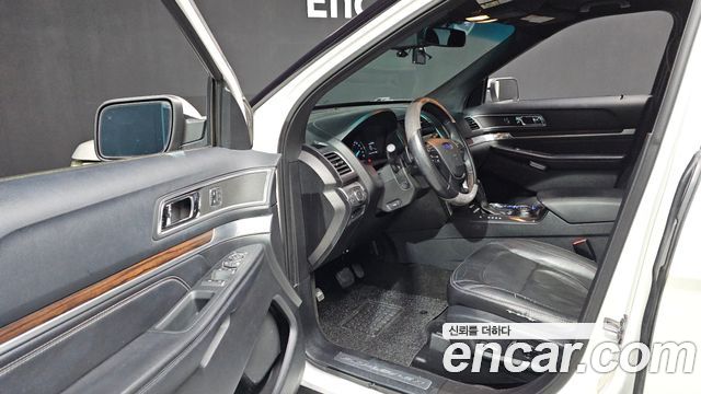 Ford Explorer 2016 — photo 10
