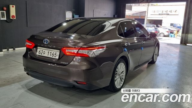 Toyota Camry 2018 — photo 2
