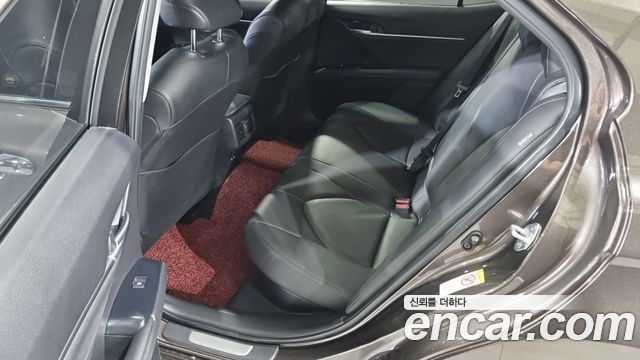 Toyota Camry 2018 — photo 10